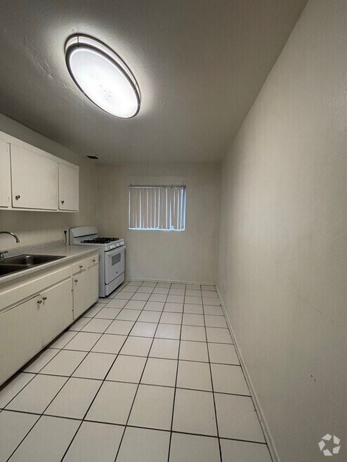Building Photo - 530 N Anna Dr