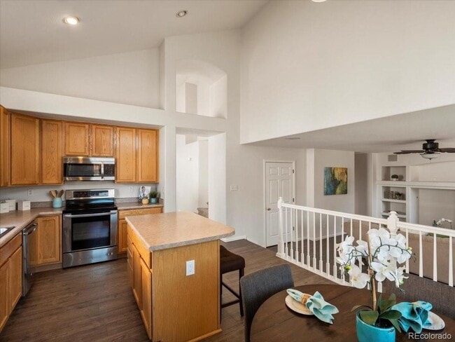 Building Photo - FABULOUS 3-BDRM, 3-BATH HOME IN GORGEOUS C...