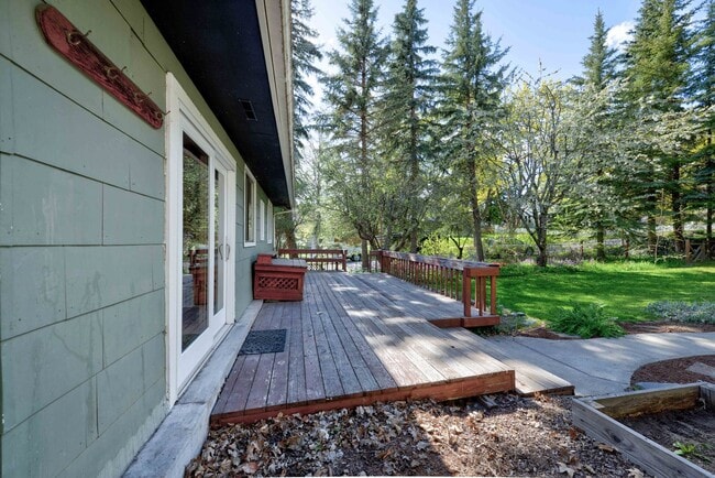 Building Photo - Beautiful Craftsman Bungalow on the edge of the Historic Fort Russell Dristrict
