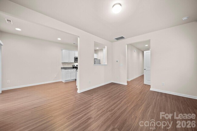 Building Photo - 711 Lackey St
