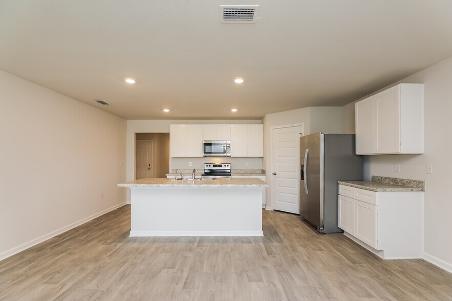 Building Photo - 5812 Tiagra Dr