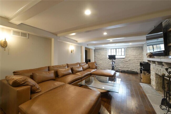 Building Photo - 937 S Bemiston Ave