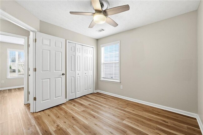 Building Photo - 2335 Winthrope Way Dr