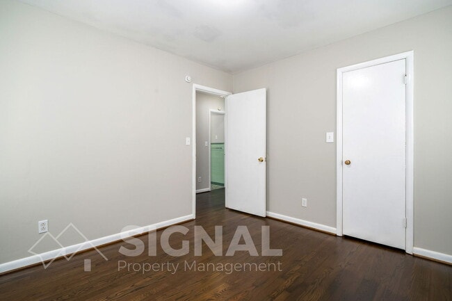 Building Photo - 213 Lake Dr Cir NE