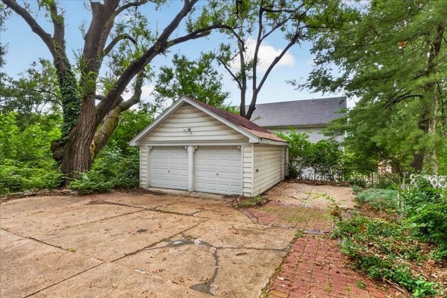 Building Photo - 7325 Sutherland Ave