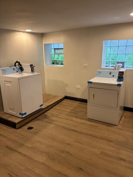 Building Photo - 5965 W Erie St