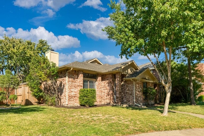 Building Photo - Charming 3 Bedroom Home
