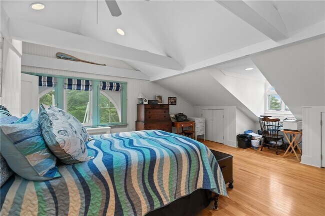 Building Photo - 718 Bellevue Ave