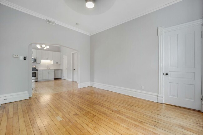 Building Photo - 1346 W Webster Ave