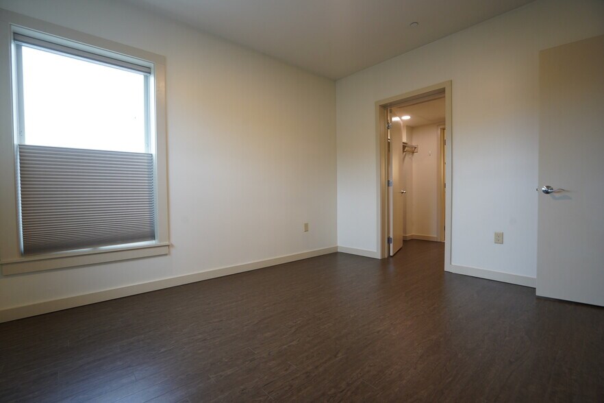 Building Photo - 400 Langley Rd