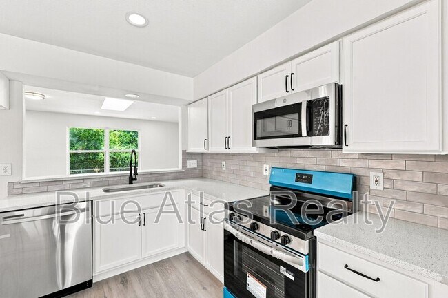 Building Photo - 6008 Golden Gate Dr