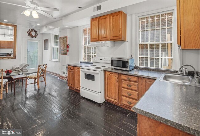 Building Photo - 1205 4th St NW