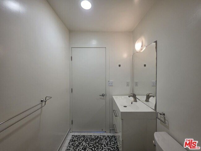 Building Photo - 2241 Branden St