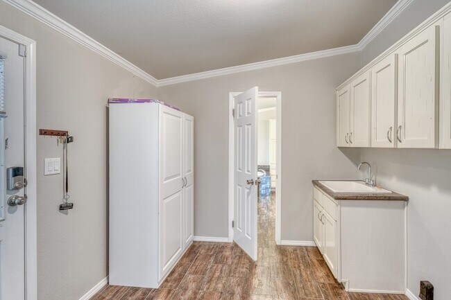 Building Photo - 826 Sandy Mountain Dr