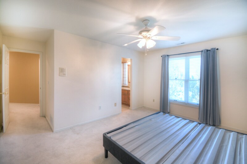 Building Photo - 485 Vanderbilt Ct