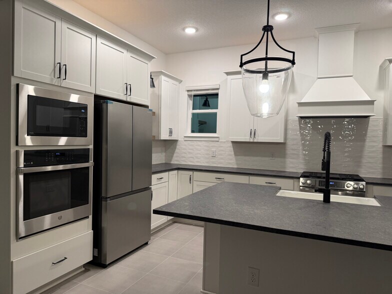 Building Photo - 12500 Westhaven Oak Dr