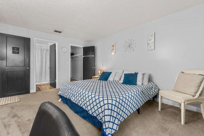 Building Photo - Chic & Cozy 2-Bed, 2-Bath Condo Retreat in Heart of Tampa