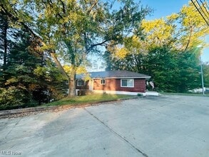Building Photo - 3071 E Waterloo Rd
