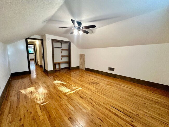Building Photo - 5719 Fairview Dr