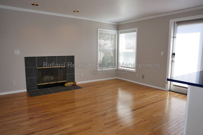 Building Photo - 3216 14th Ave W