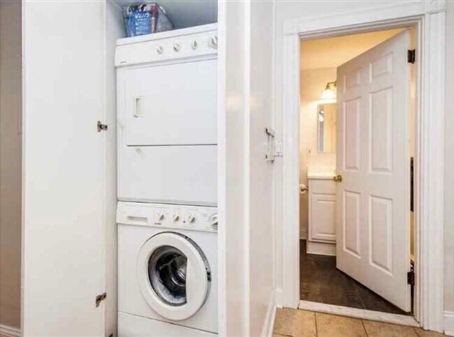 Building Photo - 34 Austin St