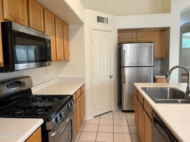 Building Photo - 1161 W Courtney Ln