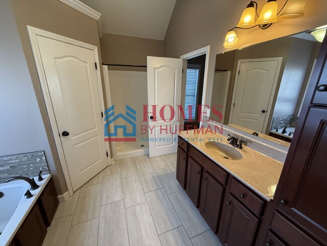 Building Photo - Four Bedroom | Three Bath Newburgh House