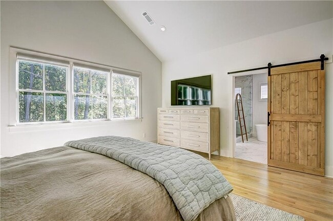 Building Photo - 1268 Hayes Dr SE