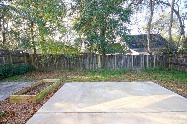 Building Photo - 2028 Cambridge Cir