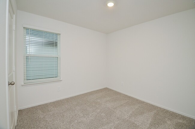 Building Photo - 31310 Yatesbury Ln