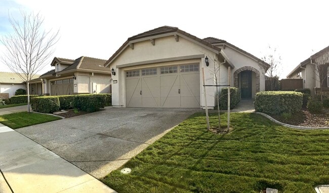 Primary Photo - 55+ Community Home in Great Condition!