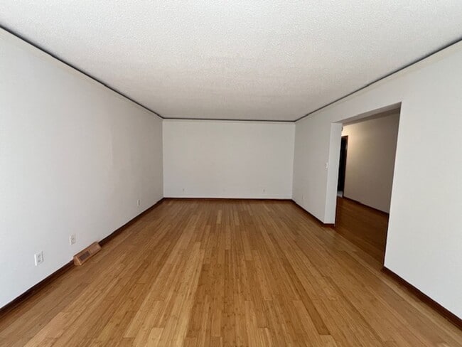 Building Photo - 201- 203 Briarcrest Ct