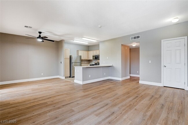 Building Photo - 855 N Stephanie St