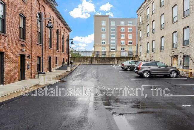 Building Photo - 205 Summer St