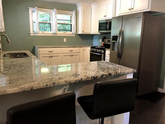 Building Photo - Branch