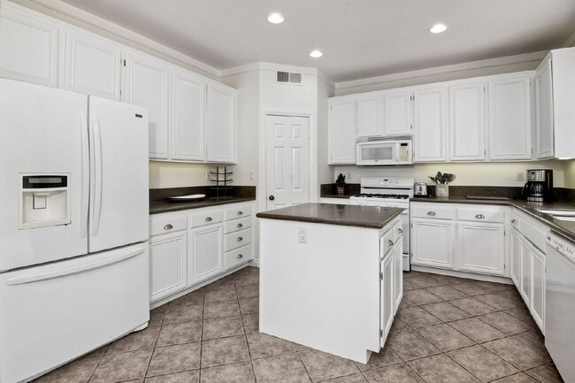 Building Photo - "Spacious 4-Bedroom Retreat in Rancho Carrillo Carlsbad: 2.5 Baths & 2,113 Sq. Ft. of Comfort!"