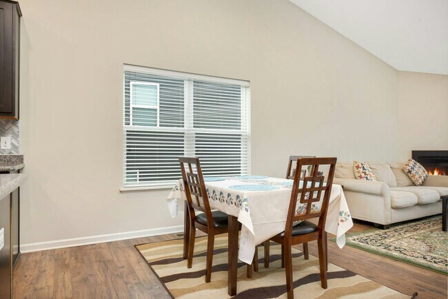 Building Photo - 15101 Emory Cir