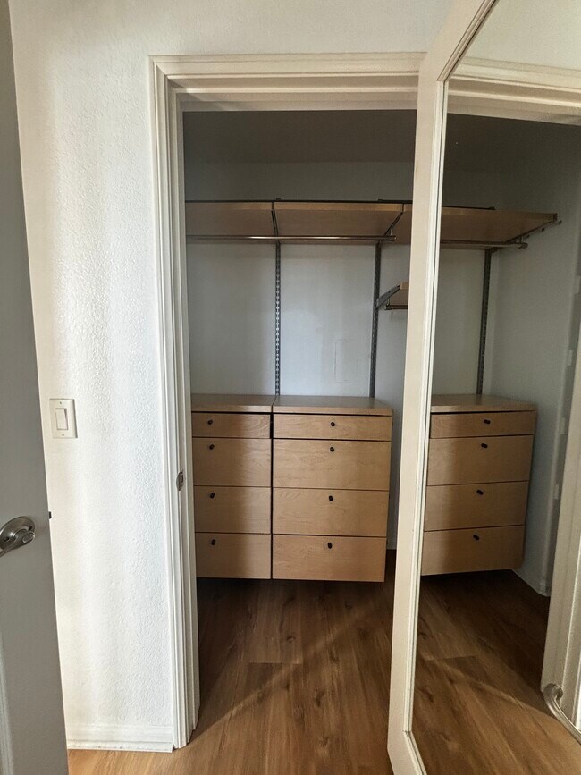 Building Photo - 2727 Bellezza Dr