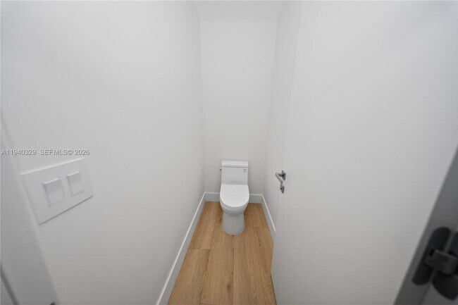 Building Photo - 700 NE 24th St