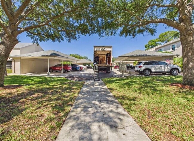 Building Photo - 2450 Pelican Ct