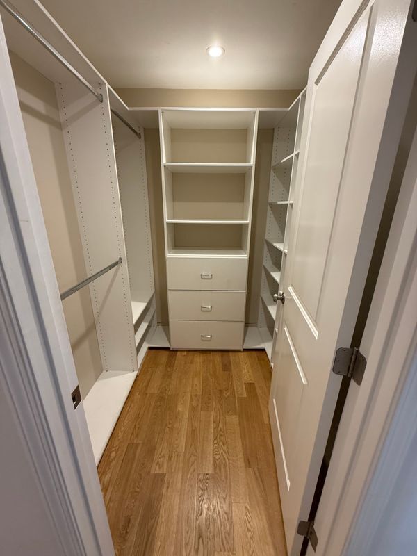 Building Photo - 5906 Graves Ave