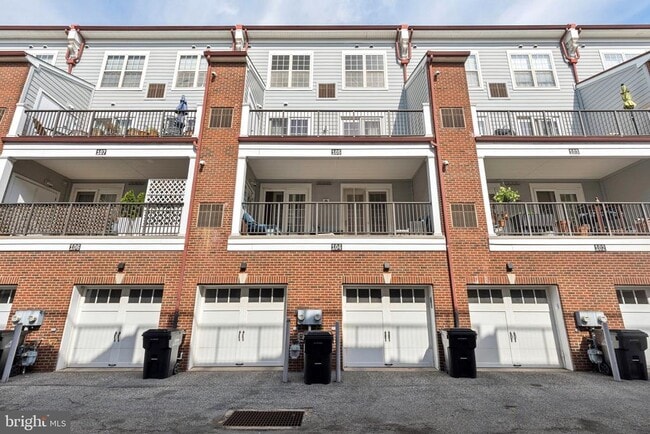 Building Photo - 105 Captains Way