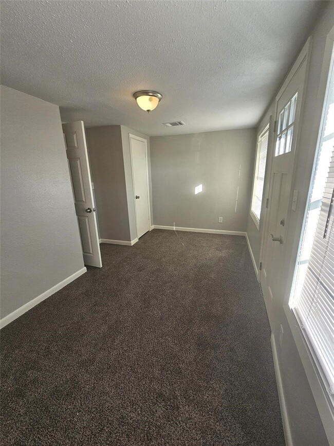 Building Photo - 2919 Letulle Ave