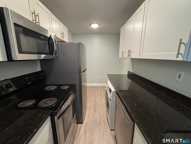 Building Photo - 213 Golden Hill St