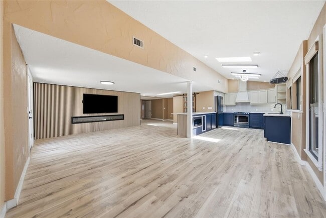 Building Photo - 7247 Oelsner St