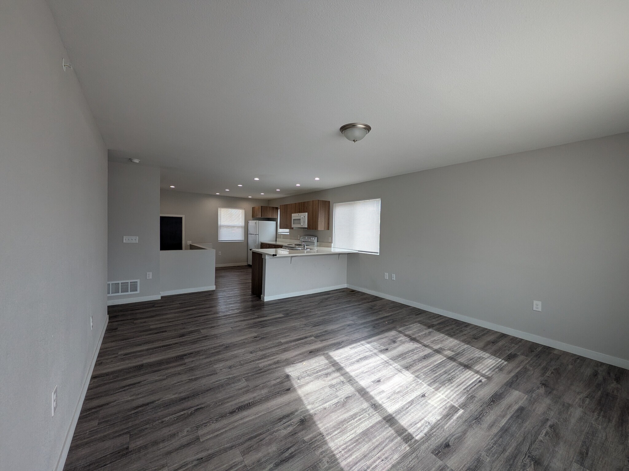 Building Photo - 65 S 18th Ave