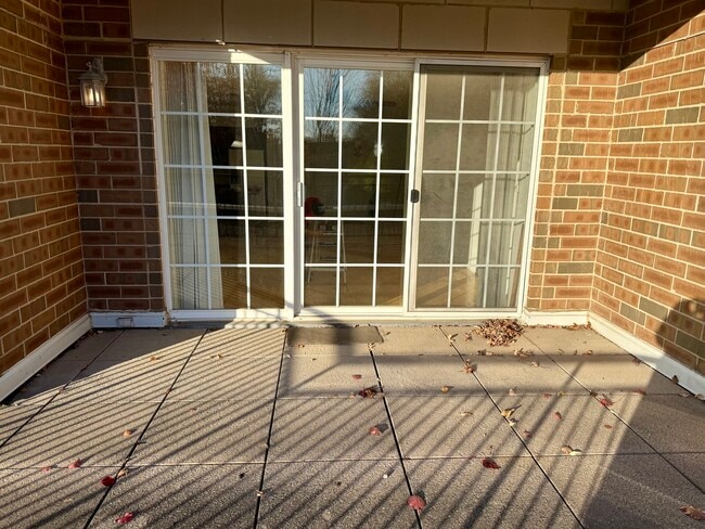 Building Photo - 455 W Wood St