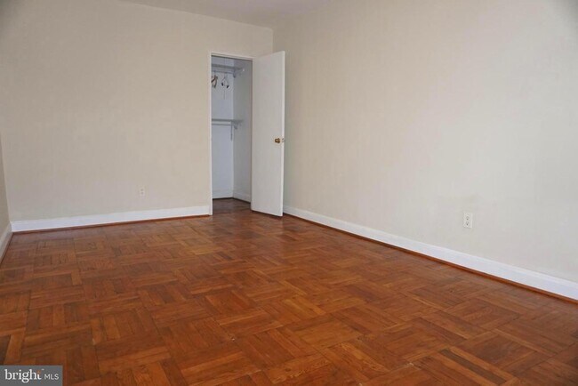 Building Photo - 1322 Fort Myer Dr