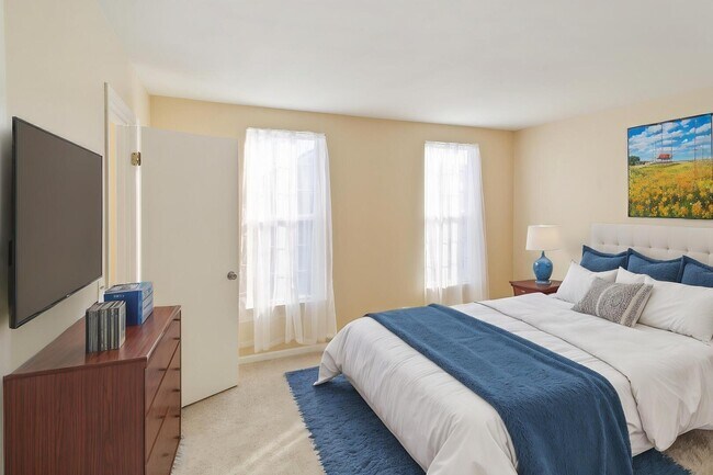 Building Photo - 924 Symphony Dr