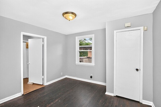 Building Photo - 2423 Underwood St